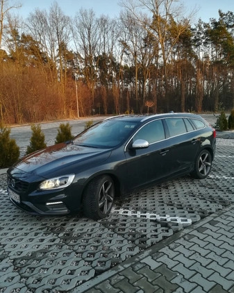 Volvo V60 cena 78900 przebieg: 117300, rok produkcji 2015 z Warszawa małe 529